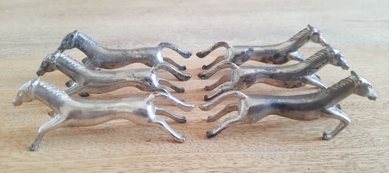 Horse metal knife holder