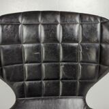 Chaise en cuir noir Zuiver