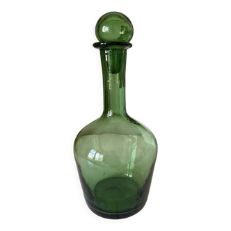 Carafe en verre vert