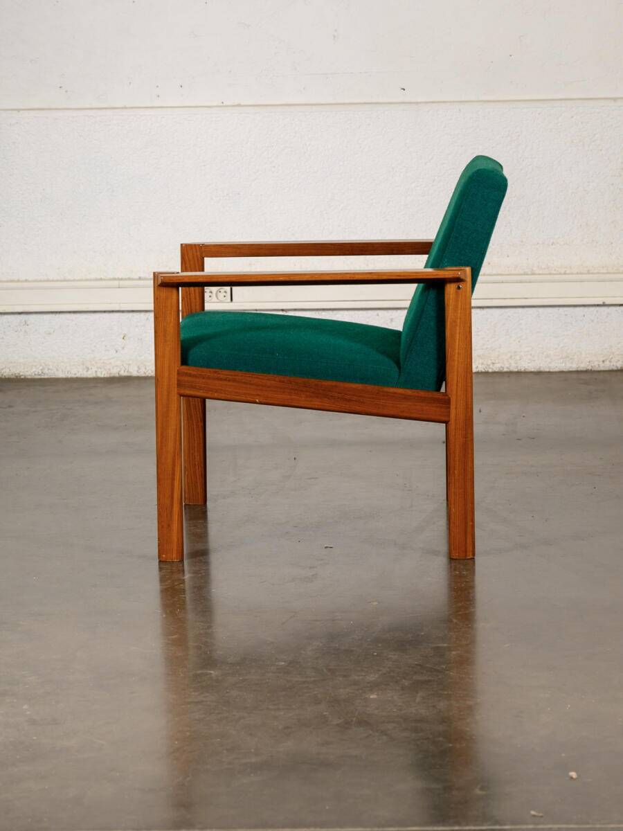 Vintage lounge chair