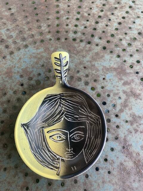 Bowl, pan with a female face engraved in enameled ceramic helene Ugo vallauris vintage