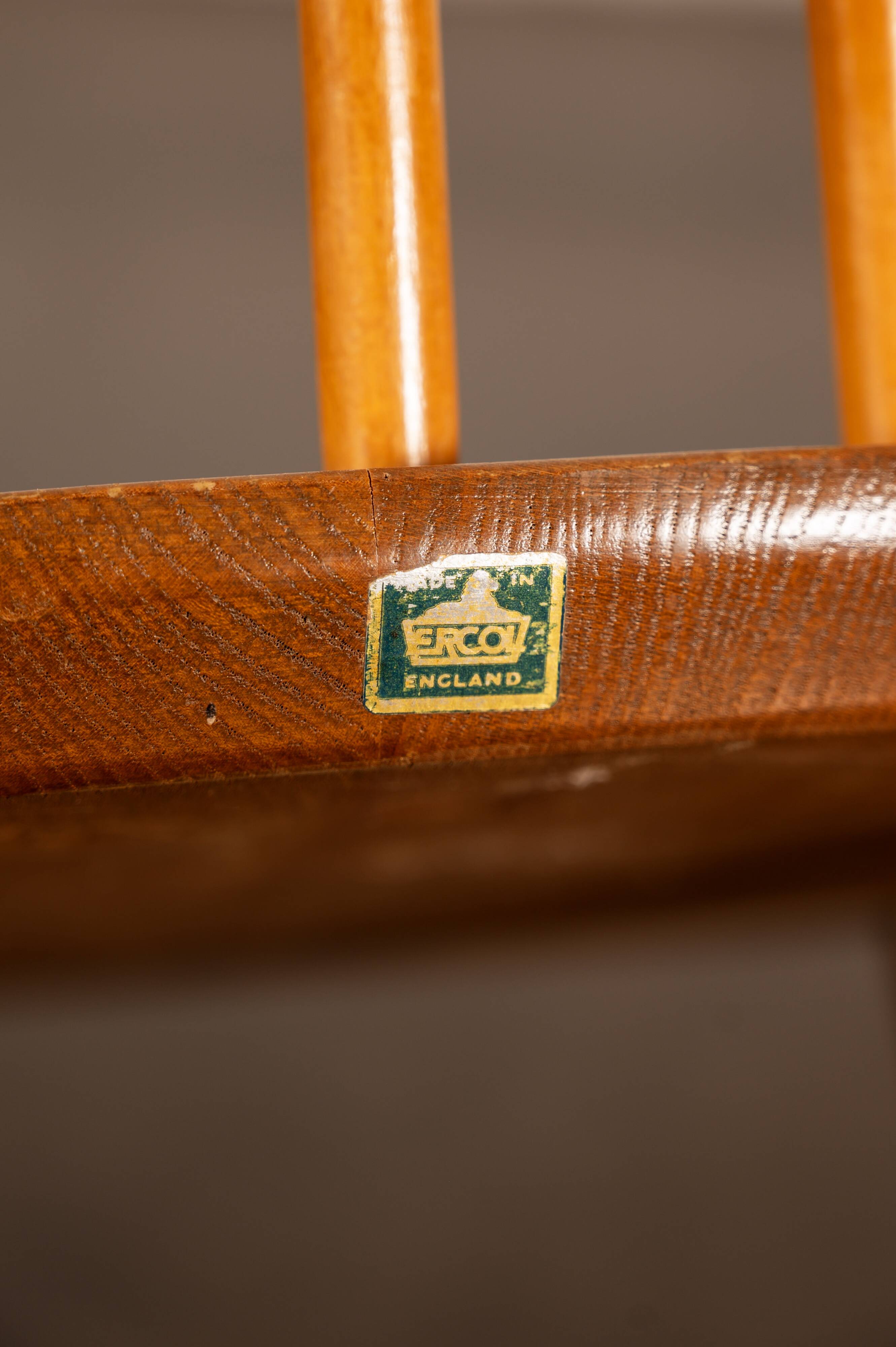 Set of 2 Windsor chairs with armrests.