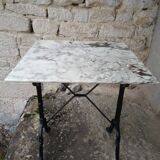Table bistrot en marbre et fonte  "Le bon marché"