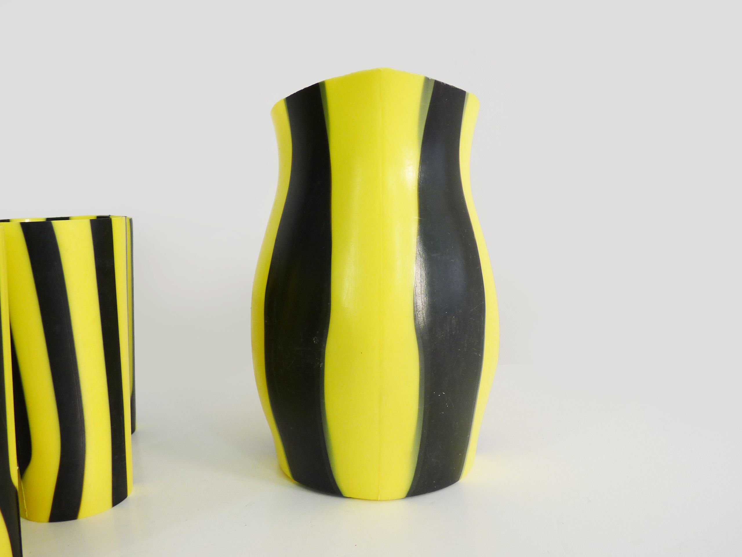 Orangeade service, vintage water service, yellow and black plastic. design. Year 60