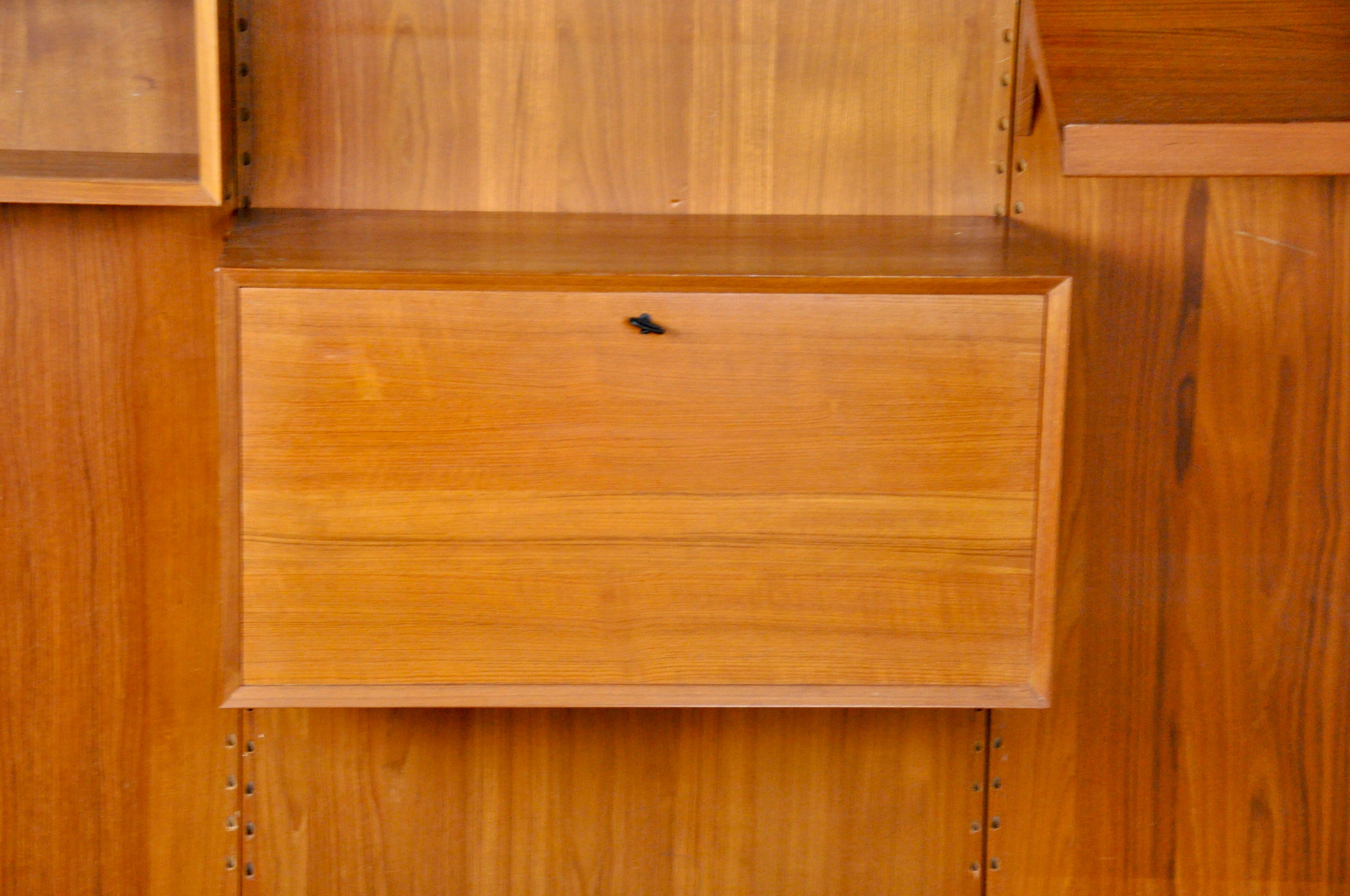 Wall unit Royal system by Poul Cadovuis 1960