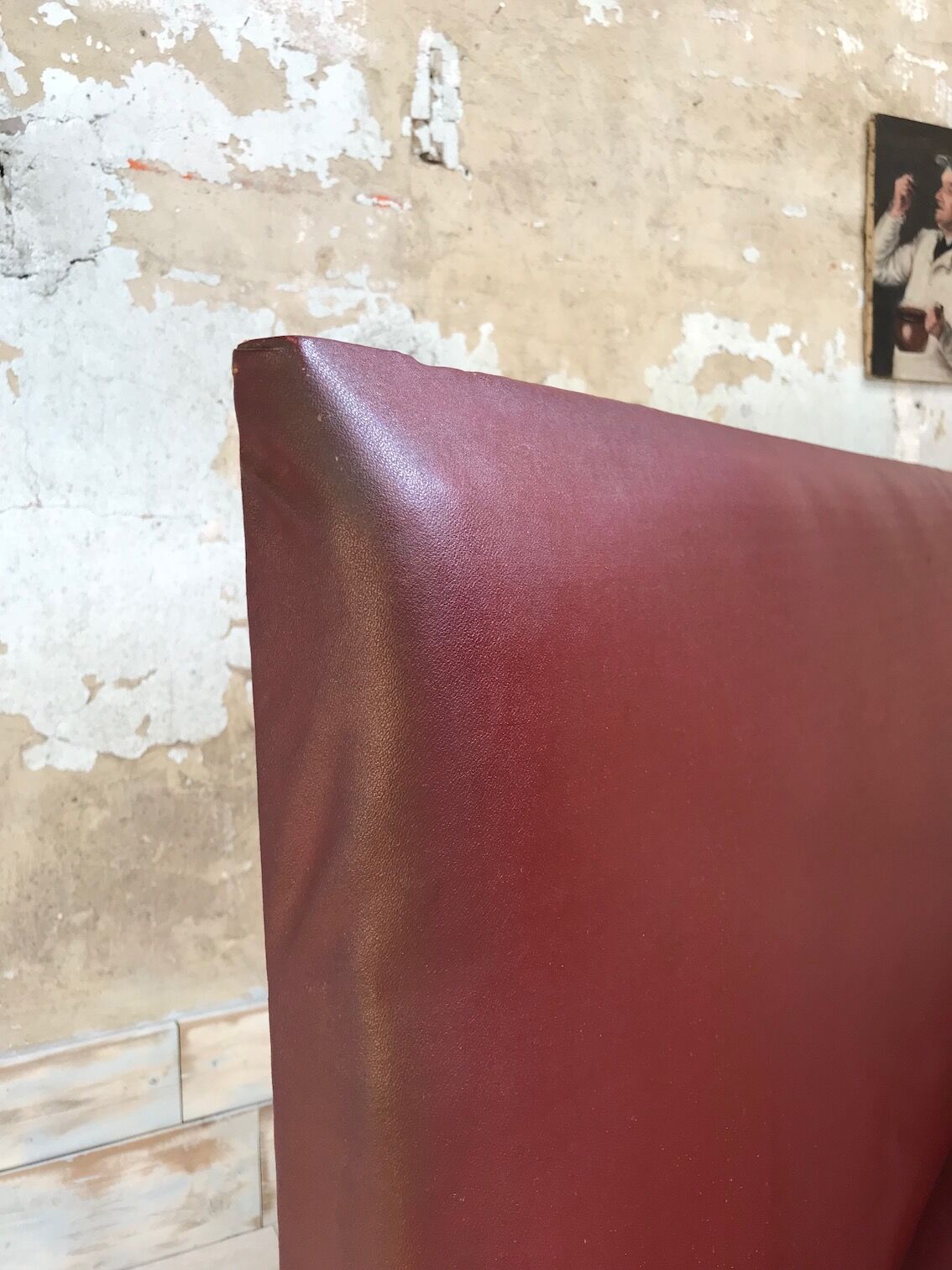 Bistro bench in burgundy leather