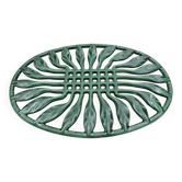 Grand dessous de plat ovale, en fonte émaillée verte, motif feuillage, 1960