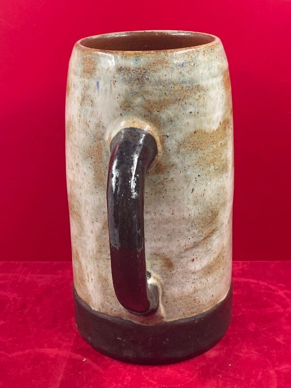 Contemporary ceramics decorated with fleur-de-lys, signed APH? H: 26 cm