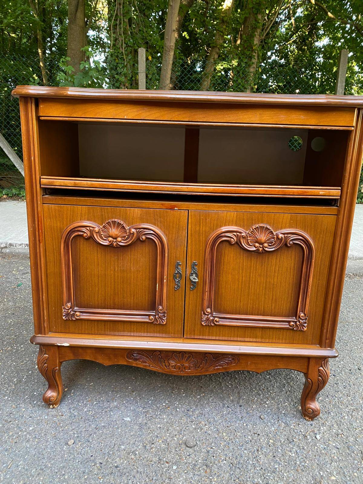 Louis XV wooden sideboard with 2-door TV cabinet