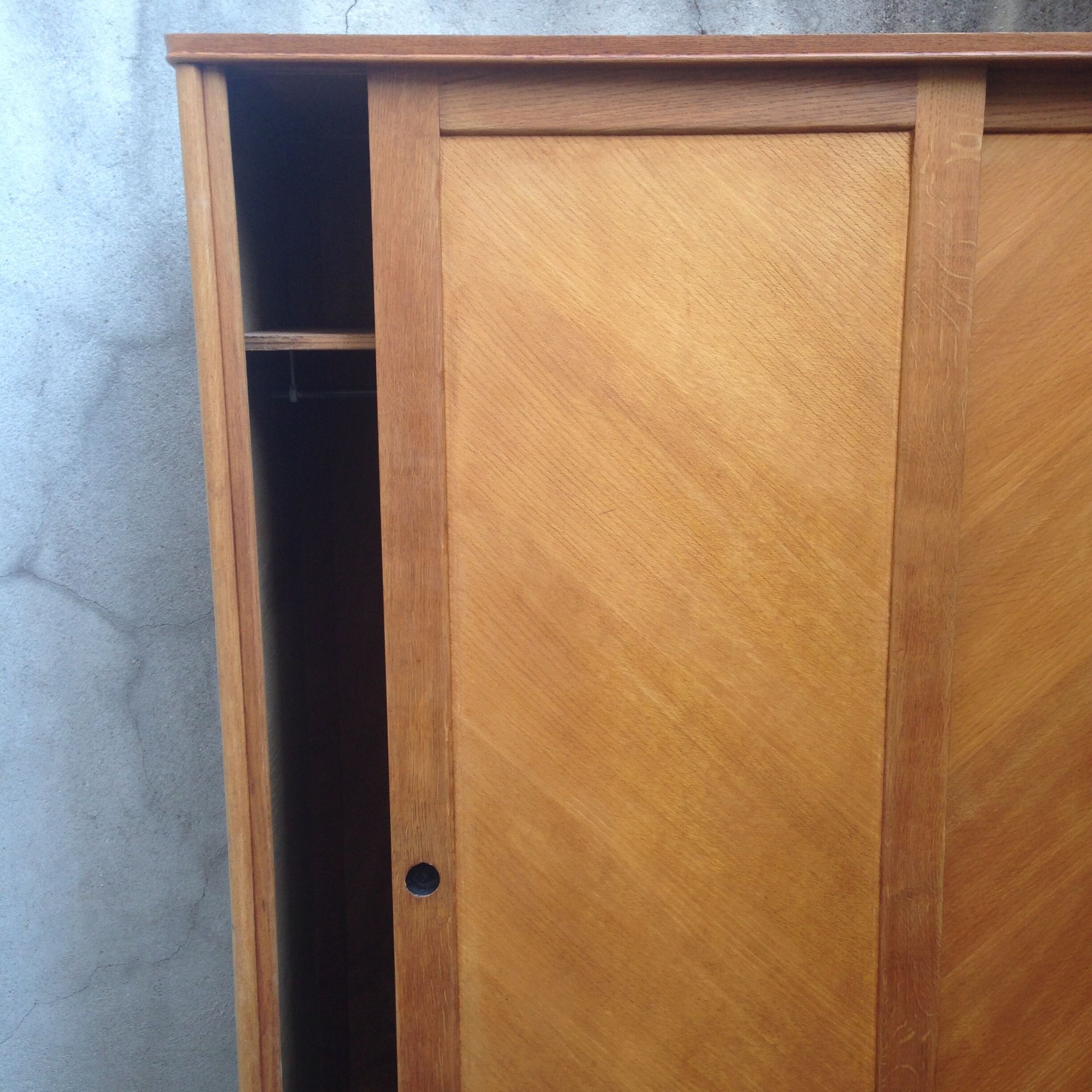 Wardrobe sliding doors