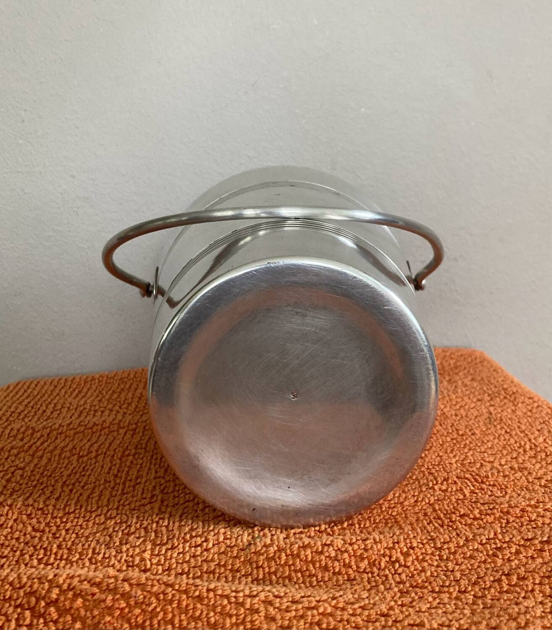 Ice bucket with handle from the late 19th / early 20th century in hallmarked silver-plated metal