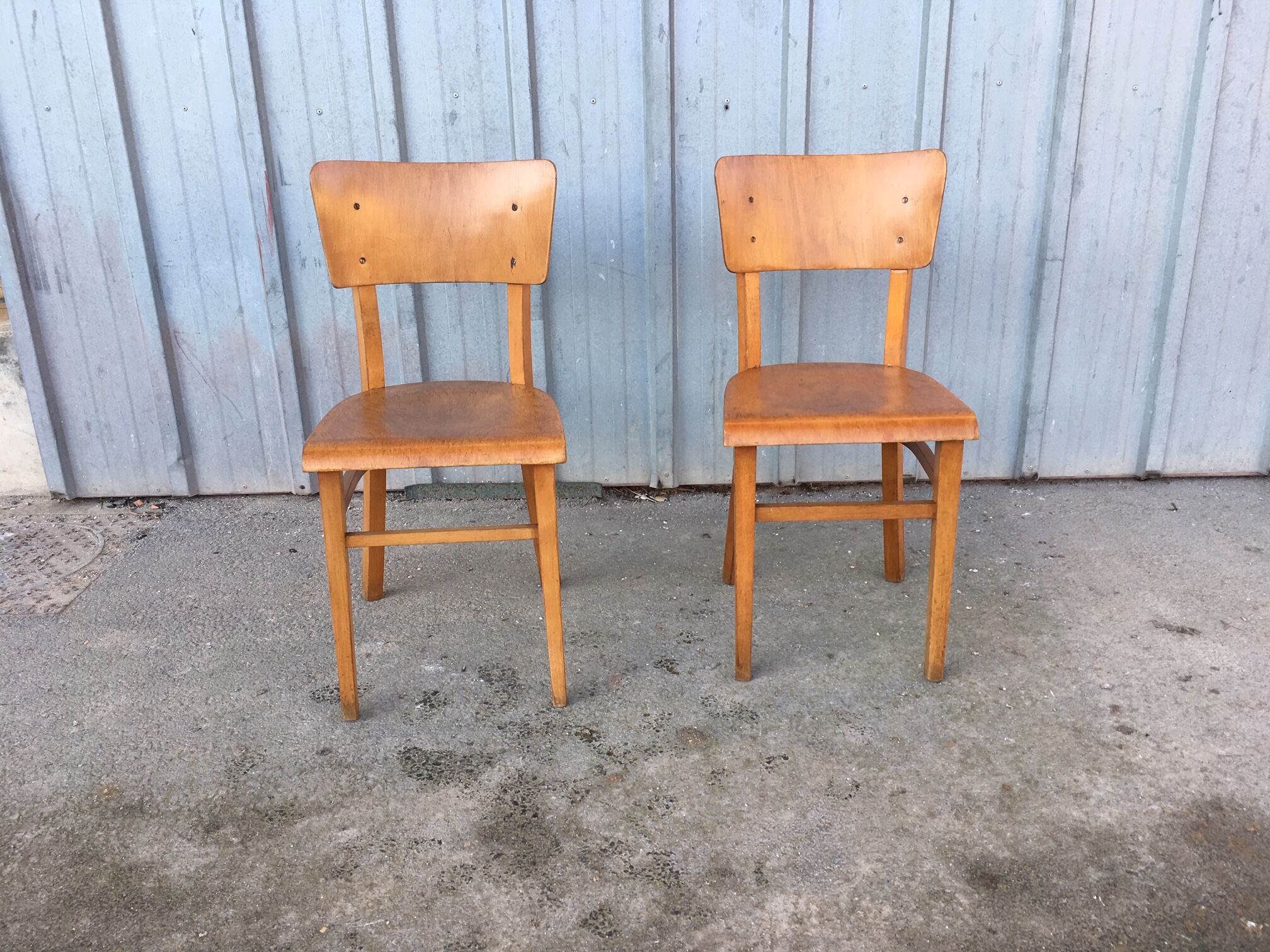 Lot of 2 vintage curved wooden thonet chairs