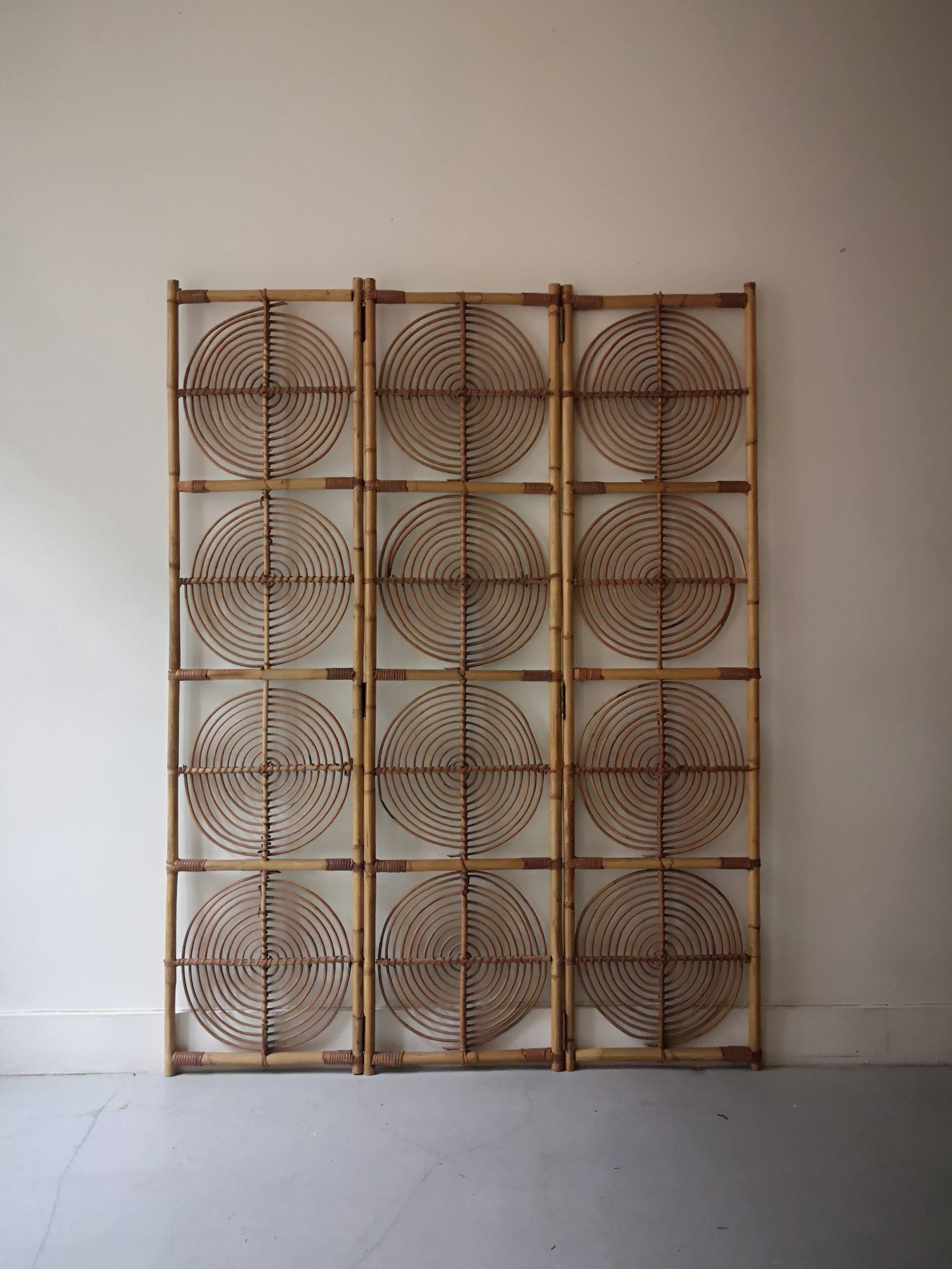 Peacock screen in rattan and bamboo