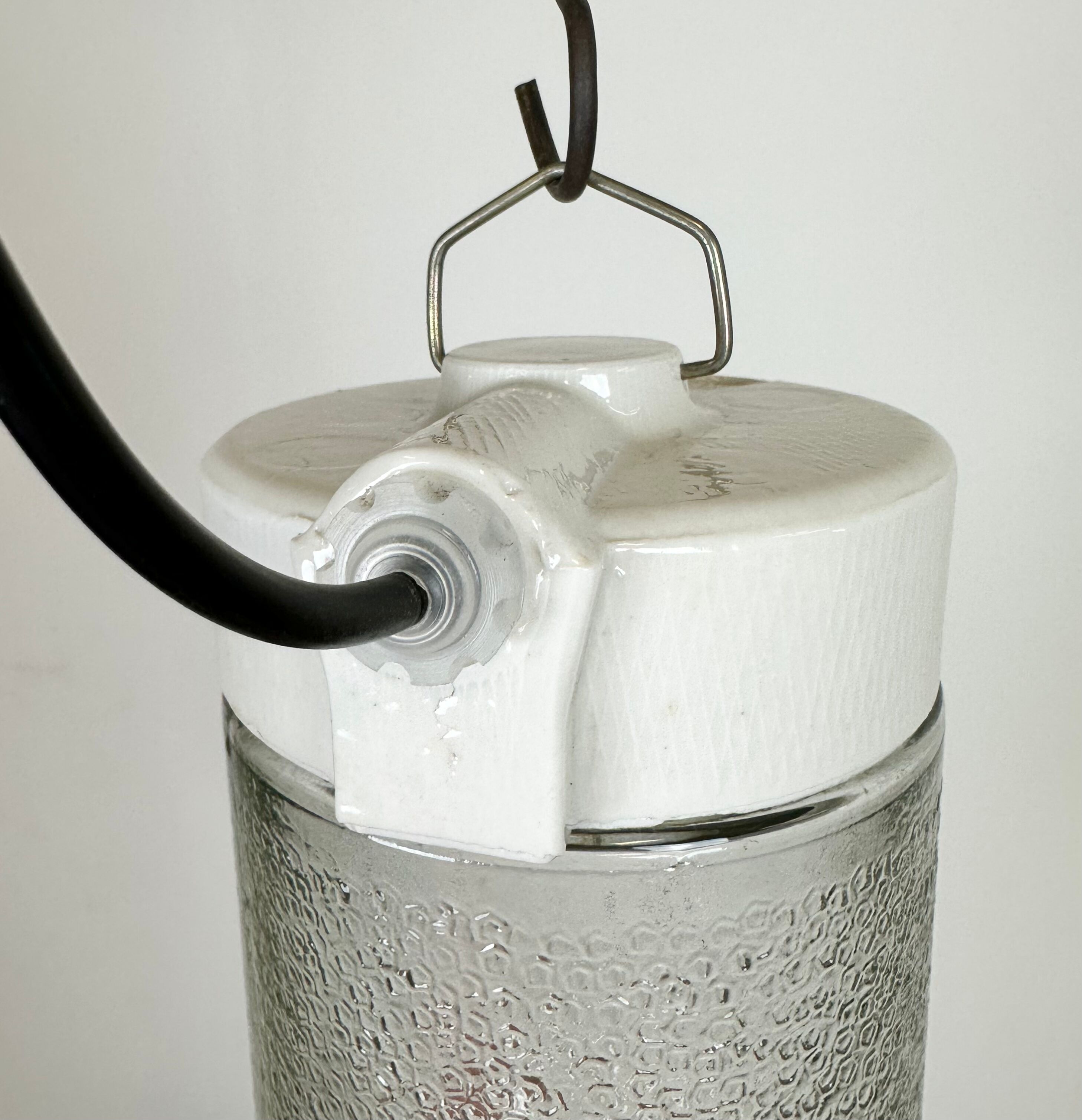 Suspension en porcelaine blanche vintage avec verre dépoli, années 1970
