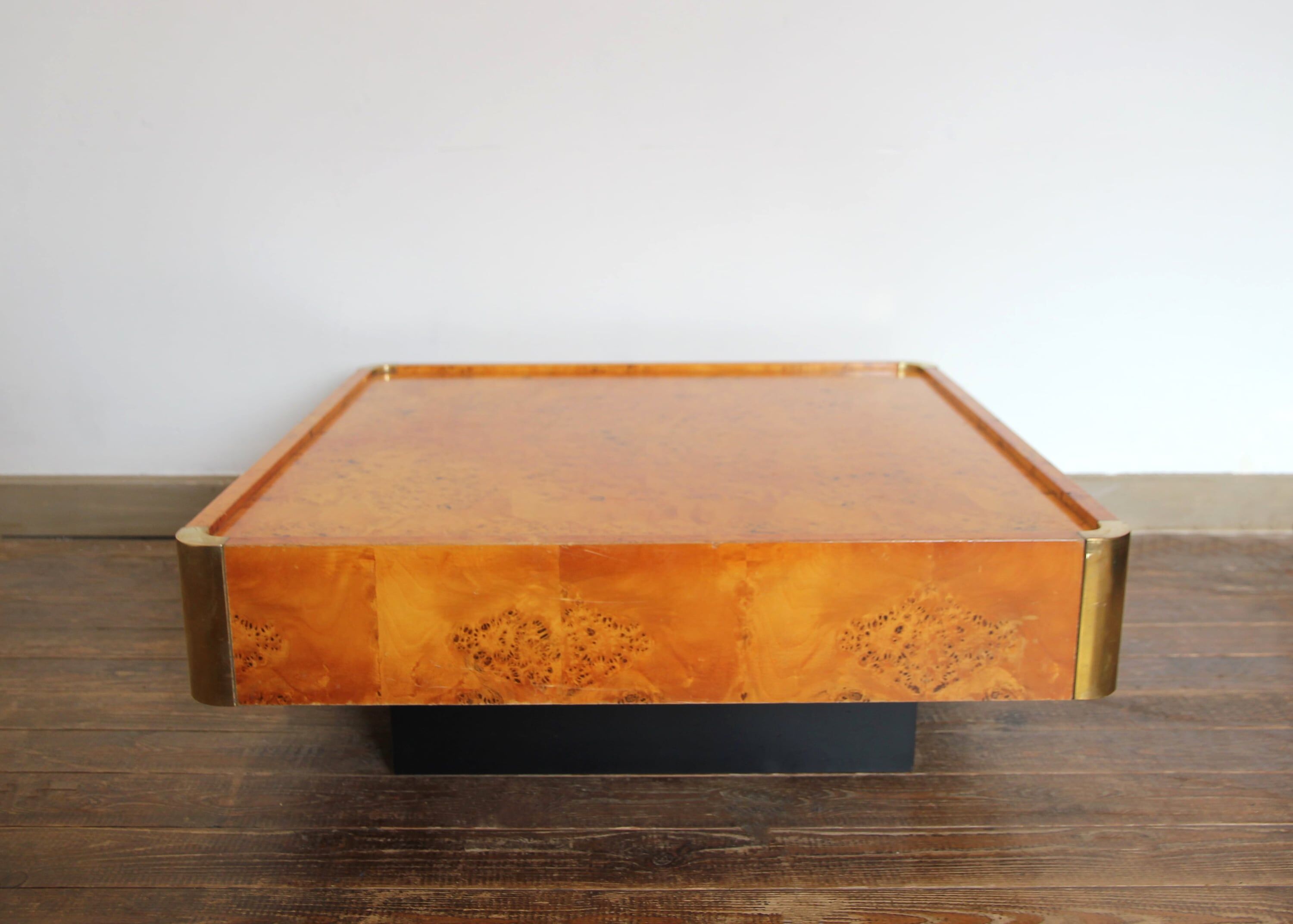 Table basse en loupe de bois pour Mario Sabot