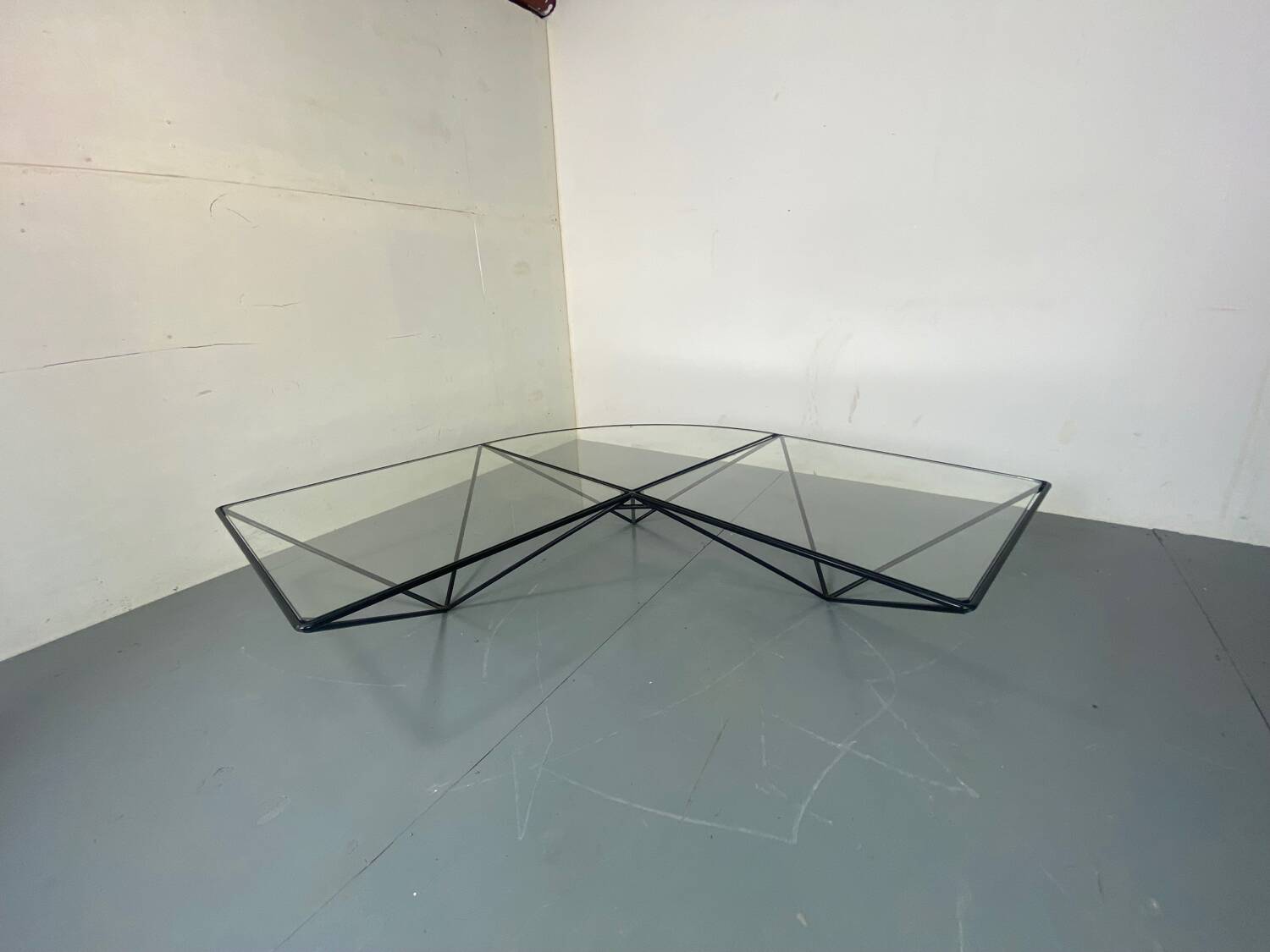 Table Basse Moderniste Furtive en Acier et Verre, Italie, années 1980