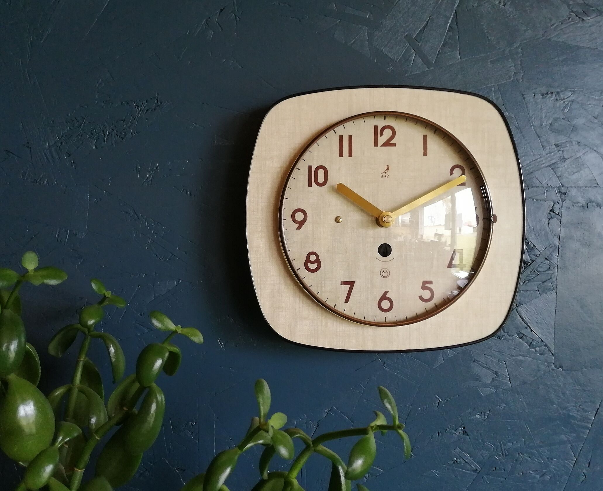 Vintage formica silent wall clock "Jaz cream"