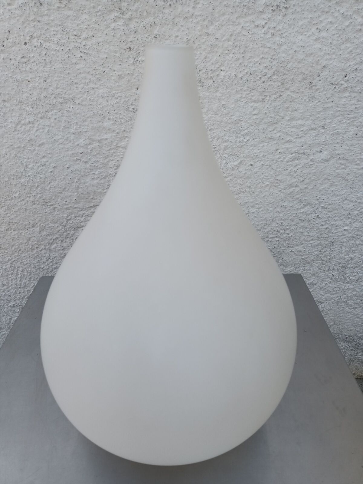 Scandinavian suspension "drop" opaline
