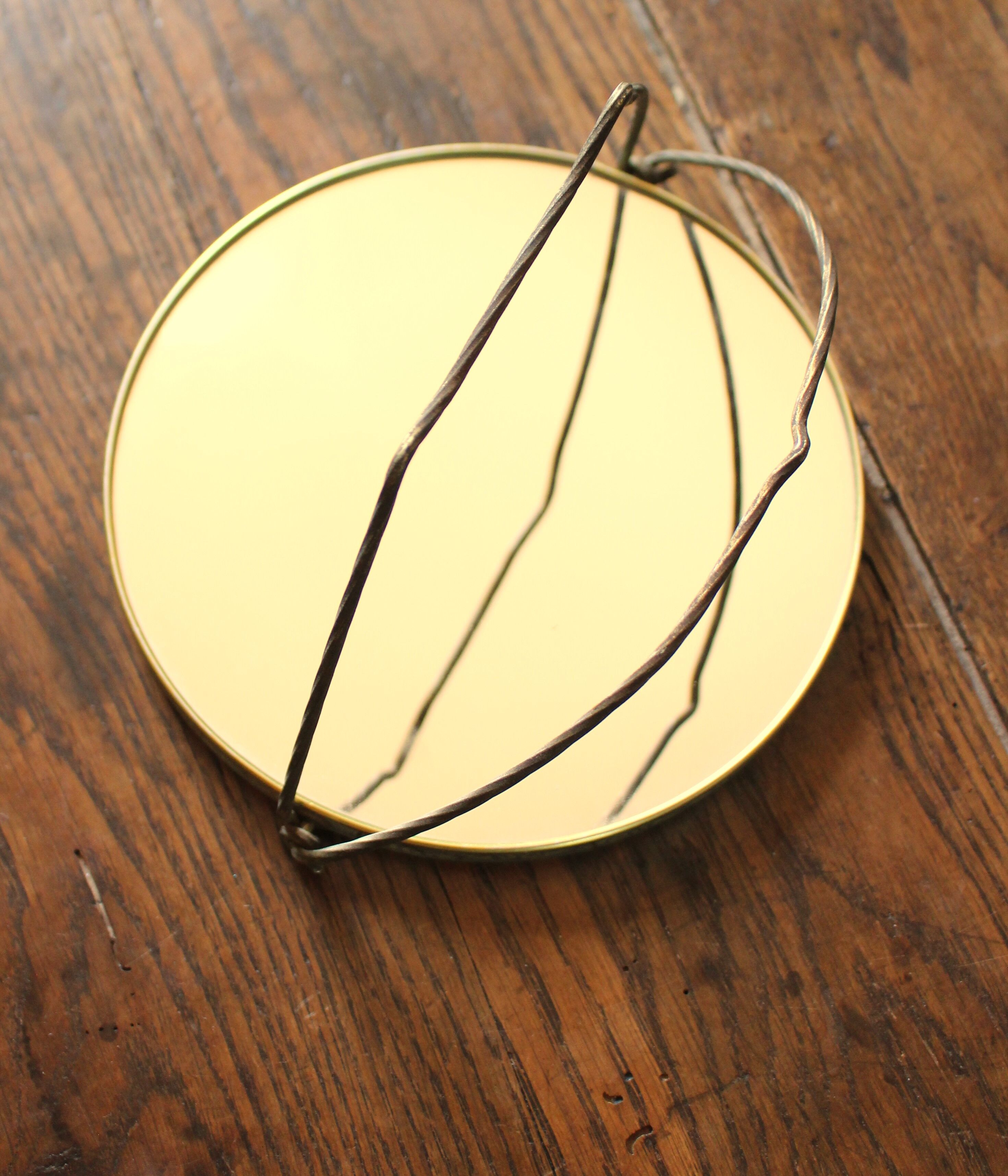 Round barber mirror with double gold legs and decorations
