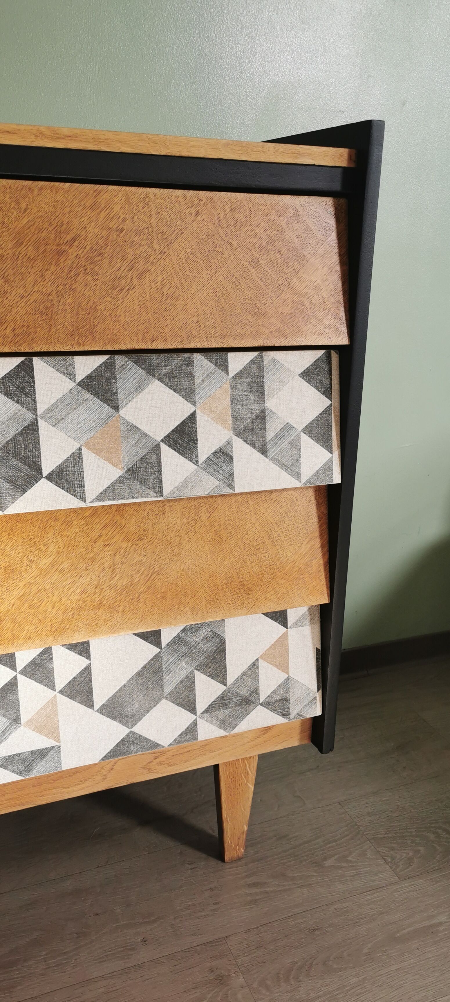 Vintage chest of drawers