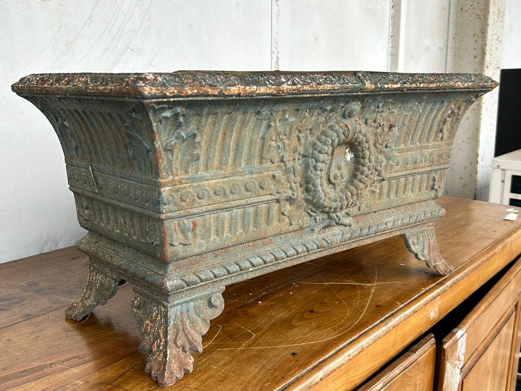 Pair of cast iron planters of the nineteenth century - planter