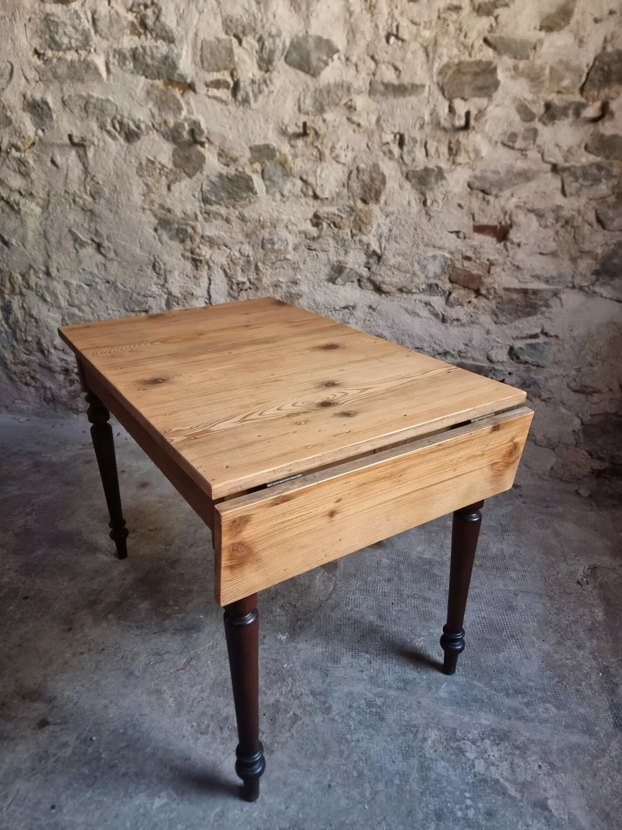 Table vintage française en pin avec rallonge latérale vers 1930, table de cuisine ou bureau