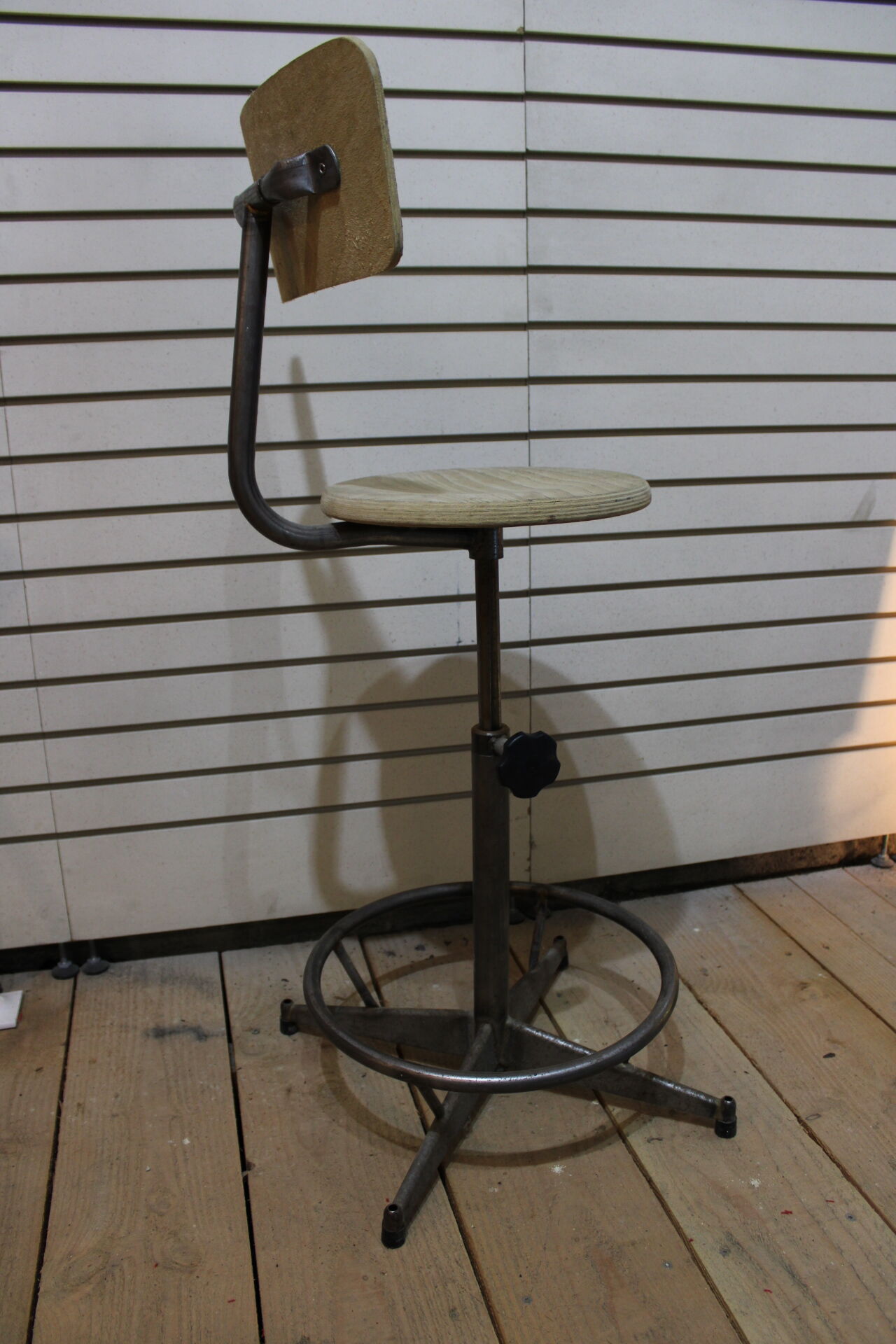 2 Vintage bar stools - adjustable height