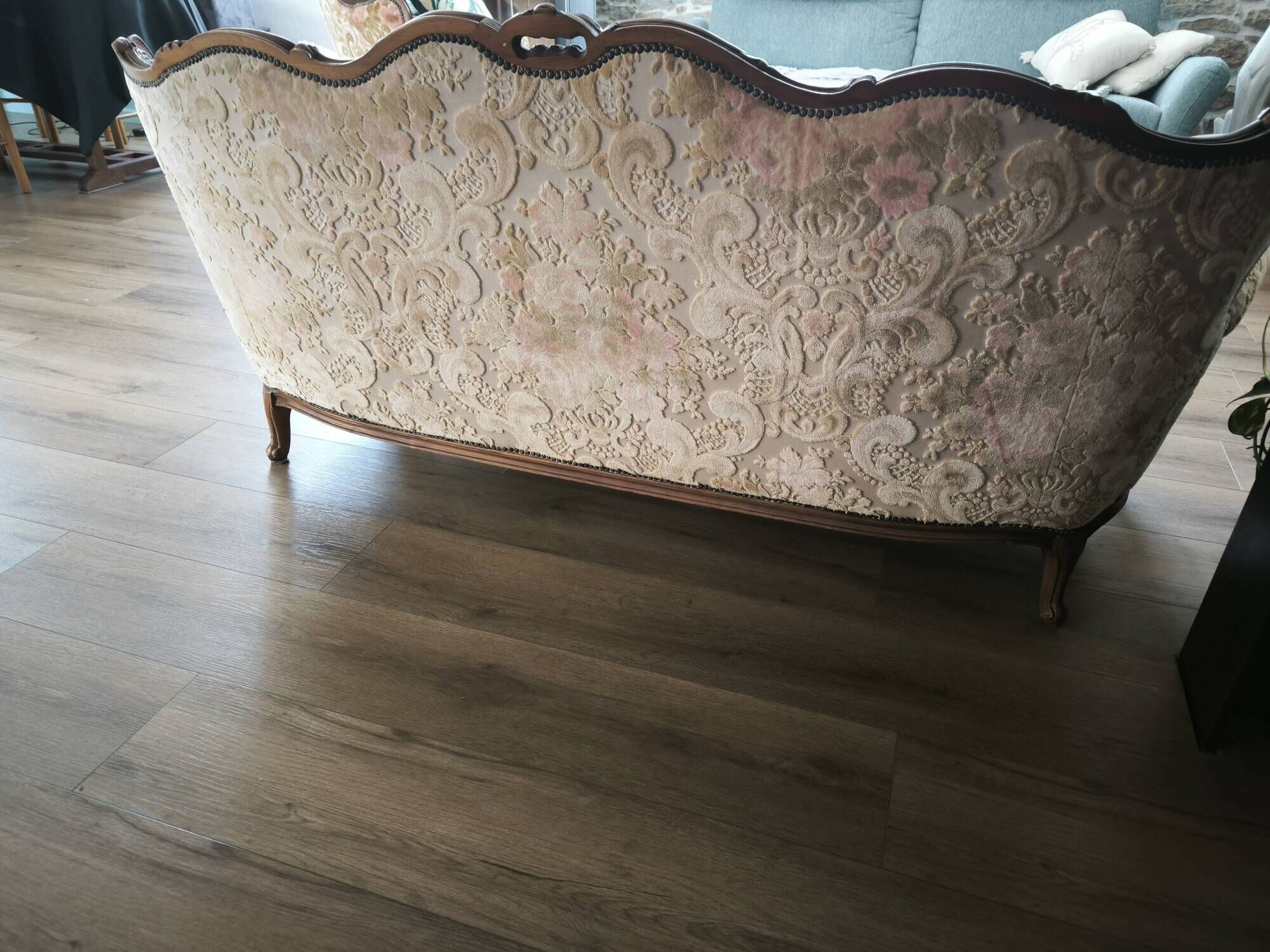 Canapé trois places et ses deux fauteuils style Louis XV rocaille