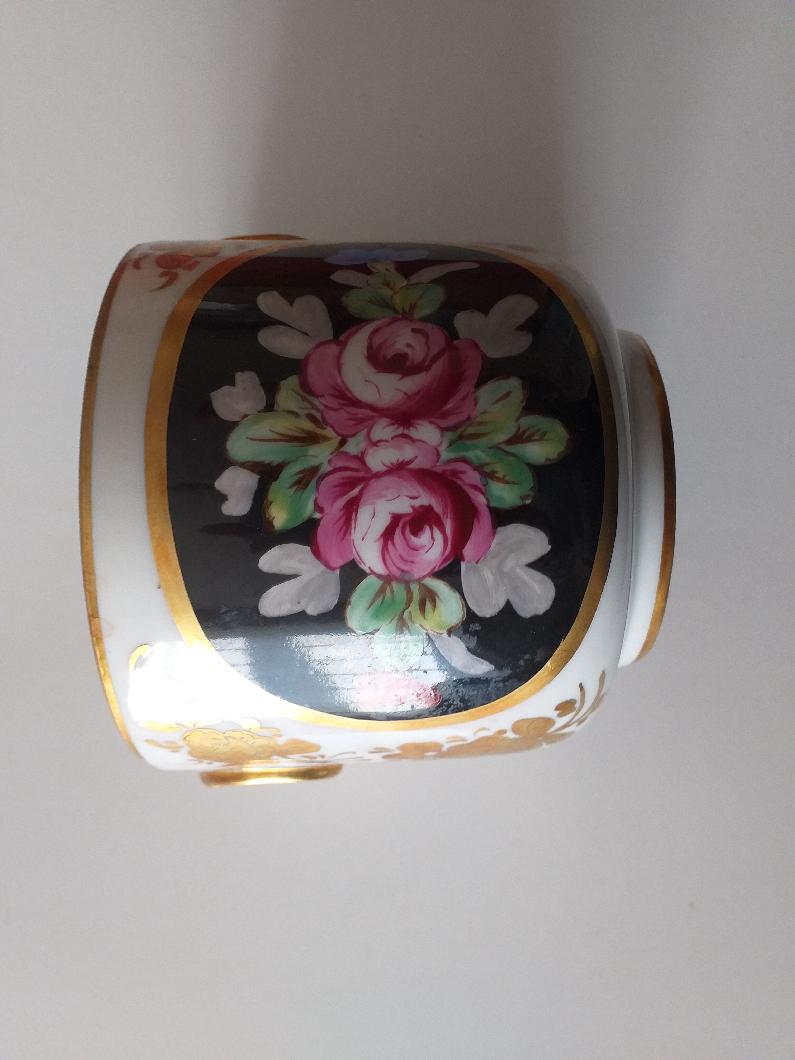 Porcelain planter decorates Paris polychrome flowers or Mehun Albert Pillivuyt