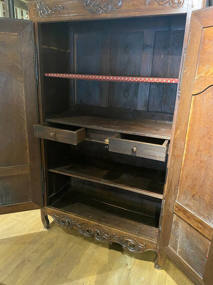 Carved walnut cabinet, Rhône Valley, 18th century
