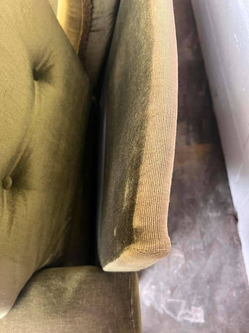 Seat / vintage moss green sofa