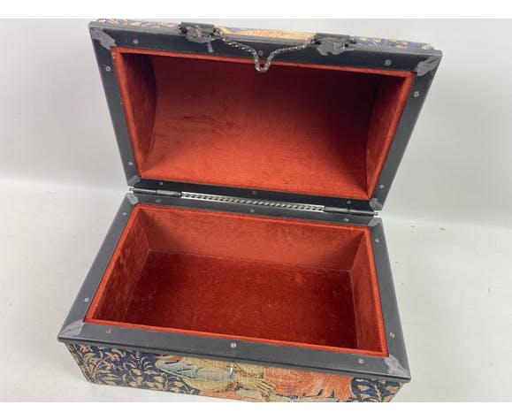 Solid wooden fabric box