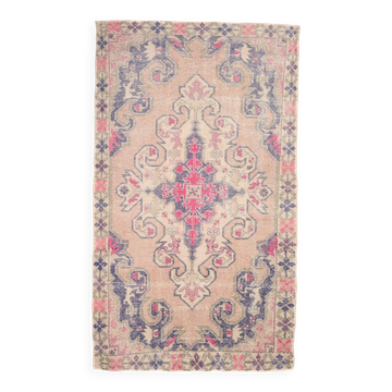 Tapis oriental vintage turc crème et rose, 121 x 208 cm