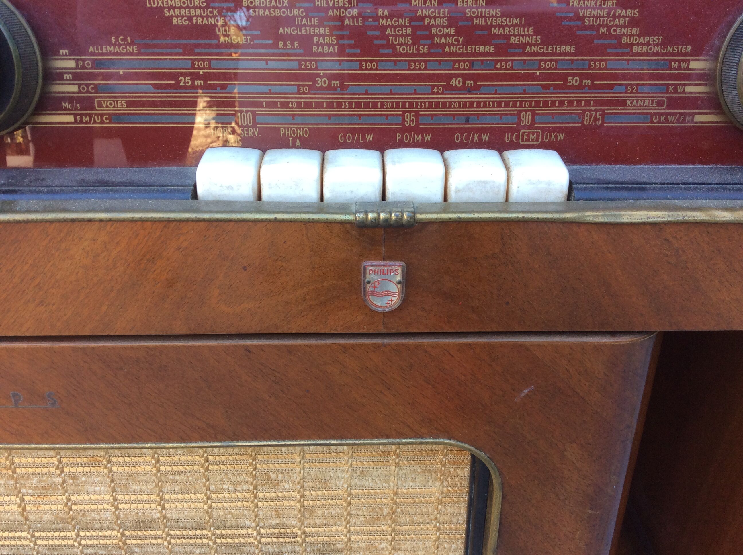 Radio spins disks 1959 vintage Philips