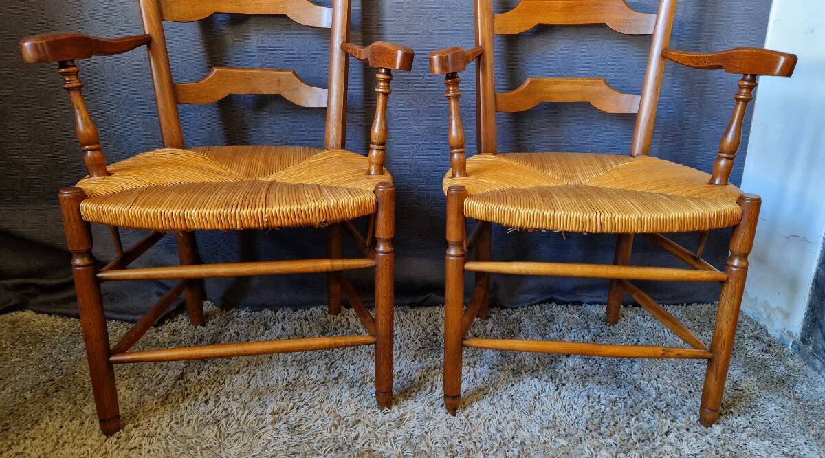 Paire de fauteuils de style provençal en chêne