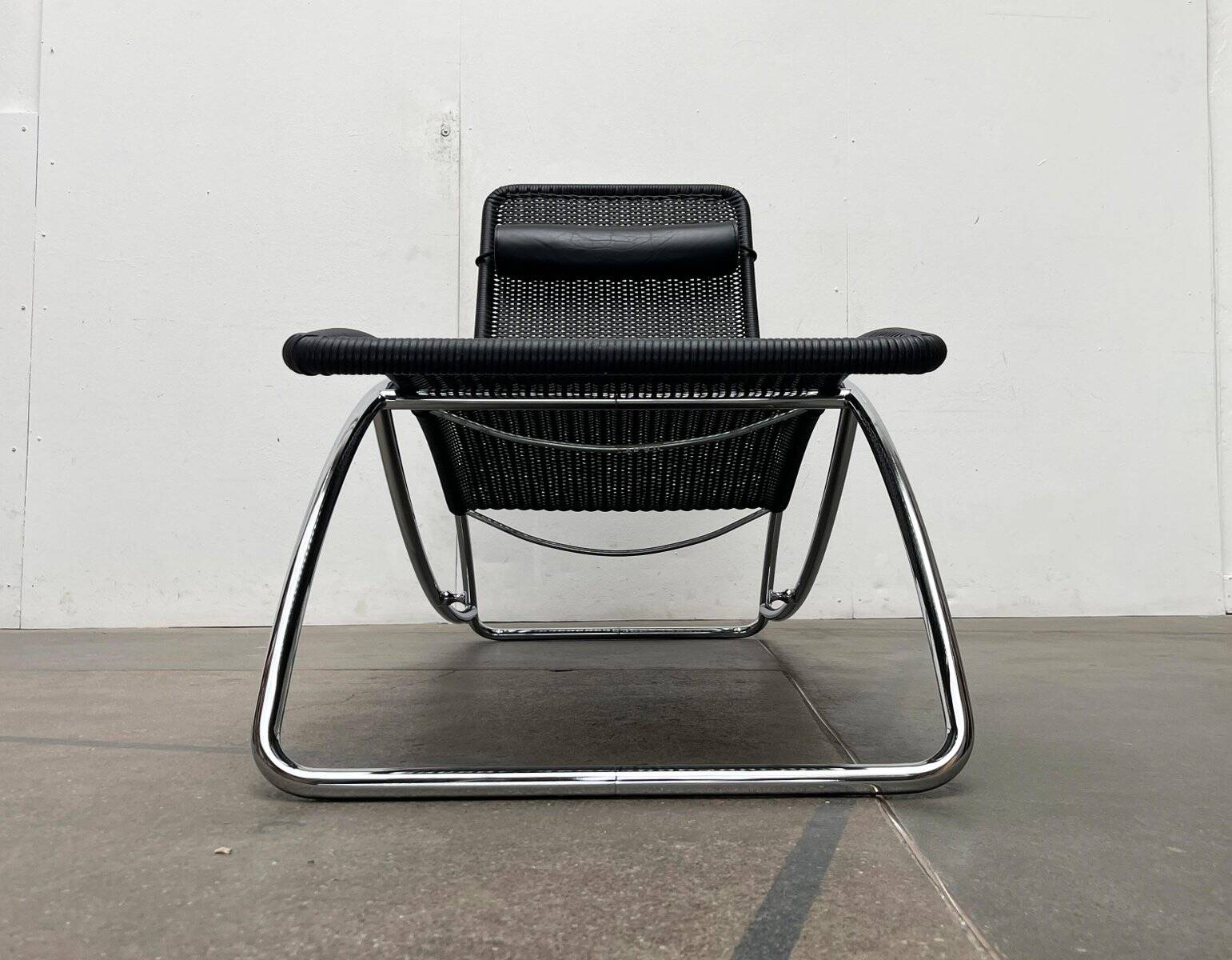 Vintage chaise longue model S 828 in tubular steel by Torben Skov for Thonet, 1980s.