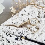 Ciseau de couture en métal doré oiseau