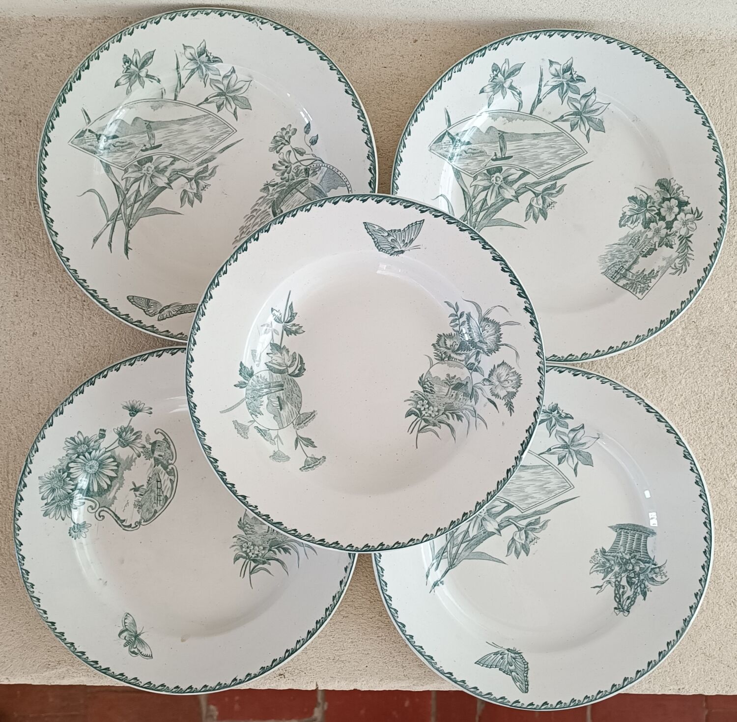 5 Saint Amand Cartels plates