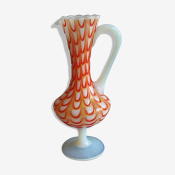 Pichet sur pied en cristal ou opaline de foire Murano verre opalescent