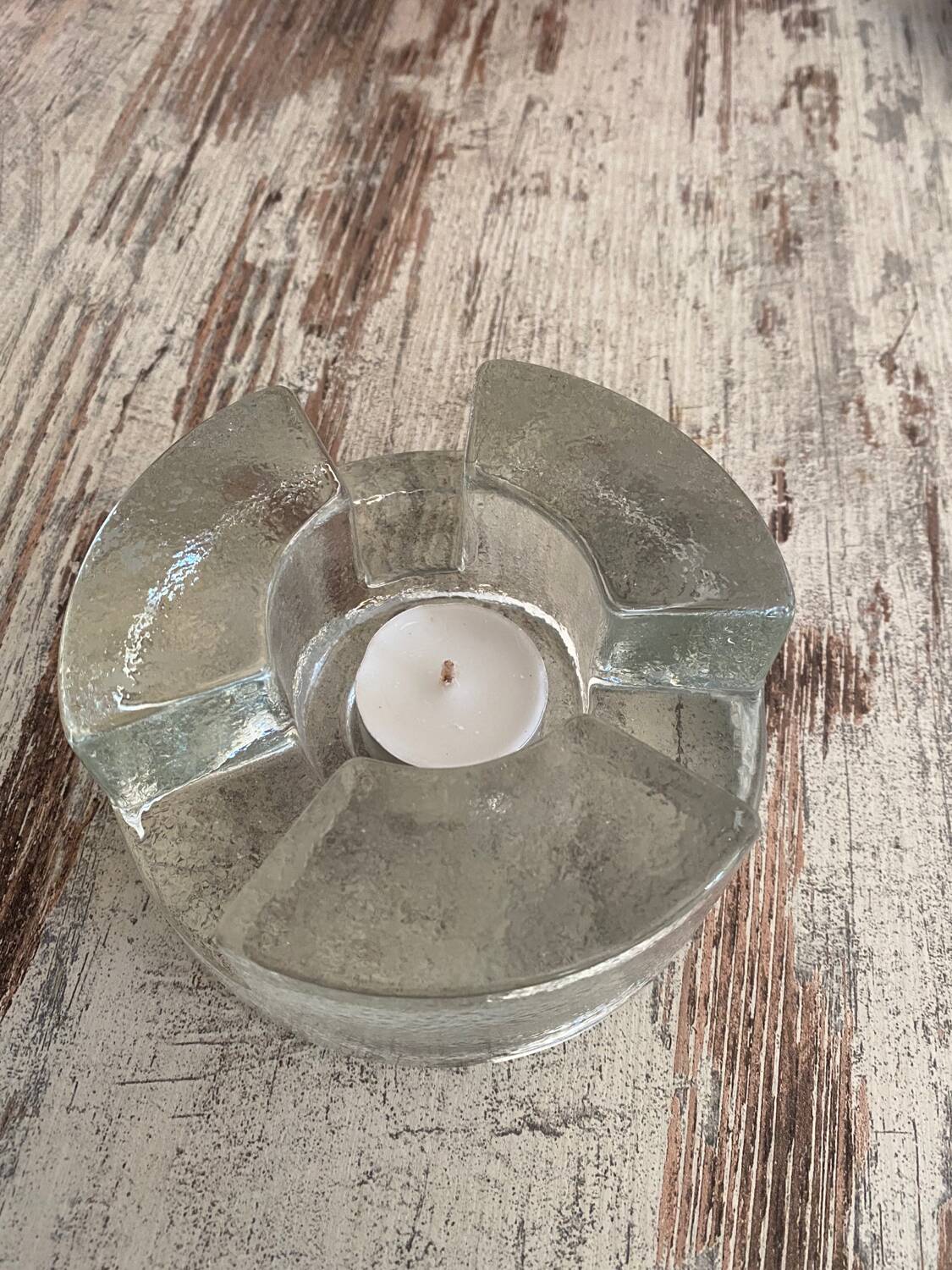 Tea light candle holder