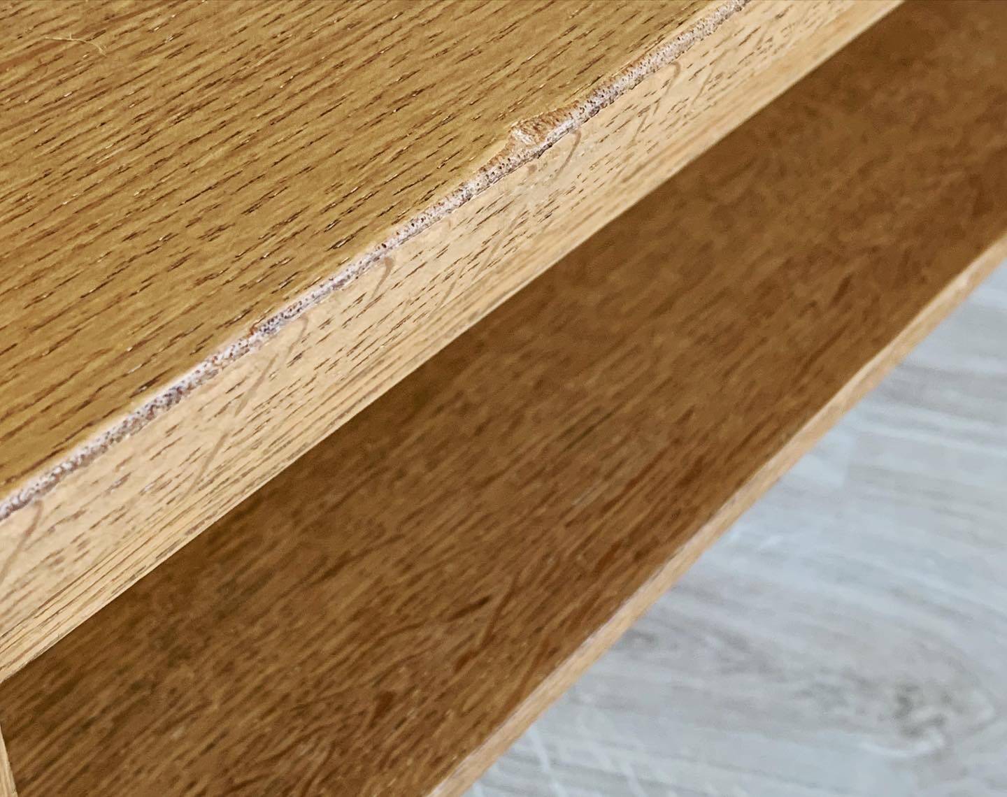 Table basse vintage en bois.