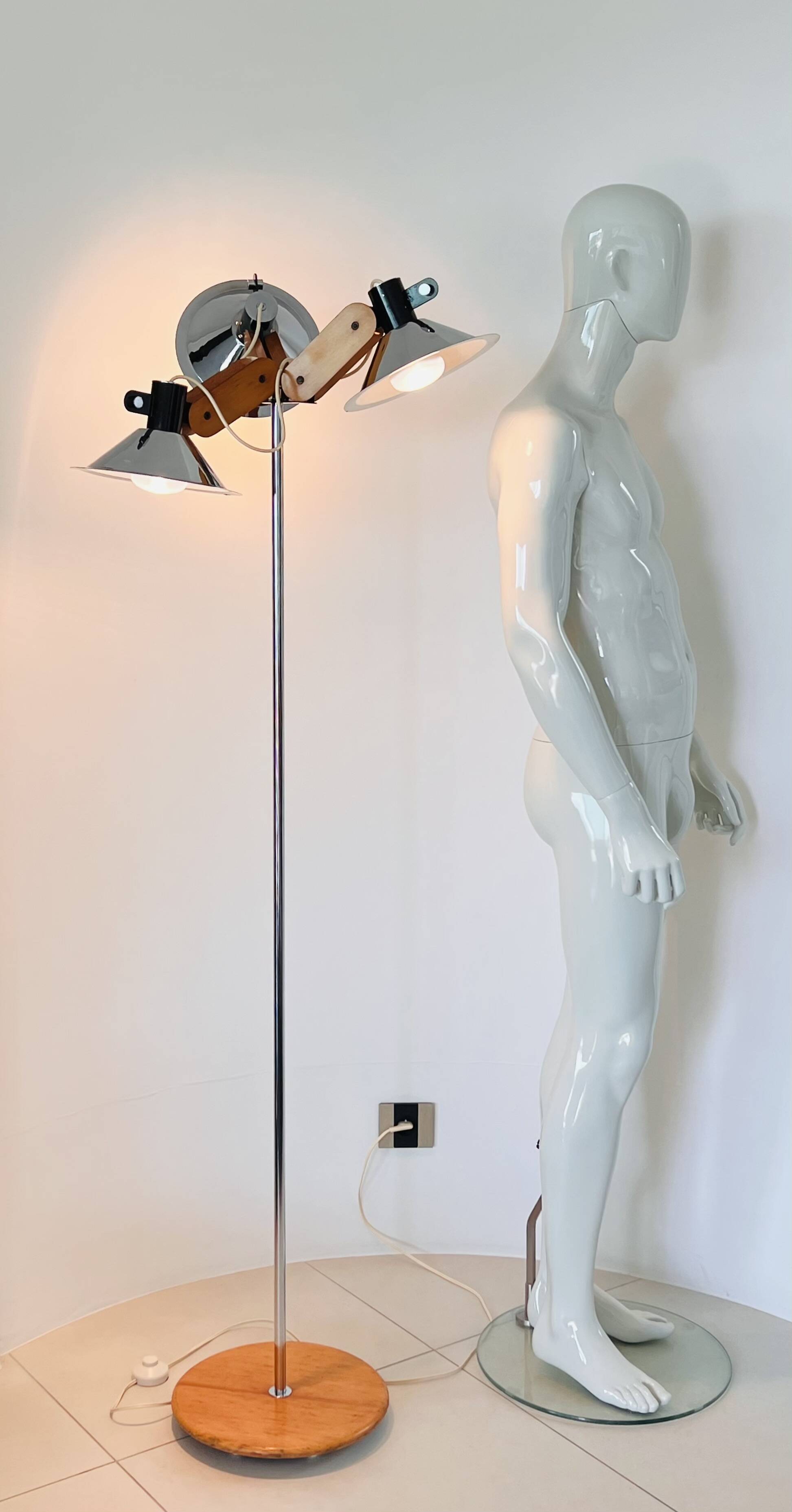 Three-light floor lamp in wood and chrome metal, Spain 1970s.