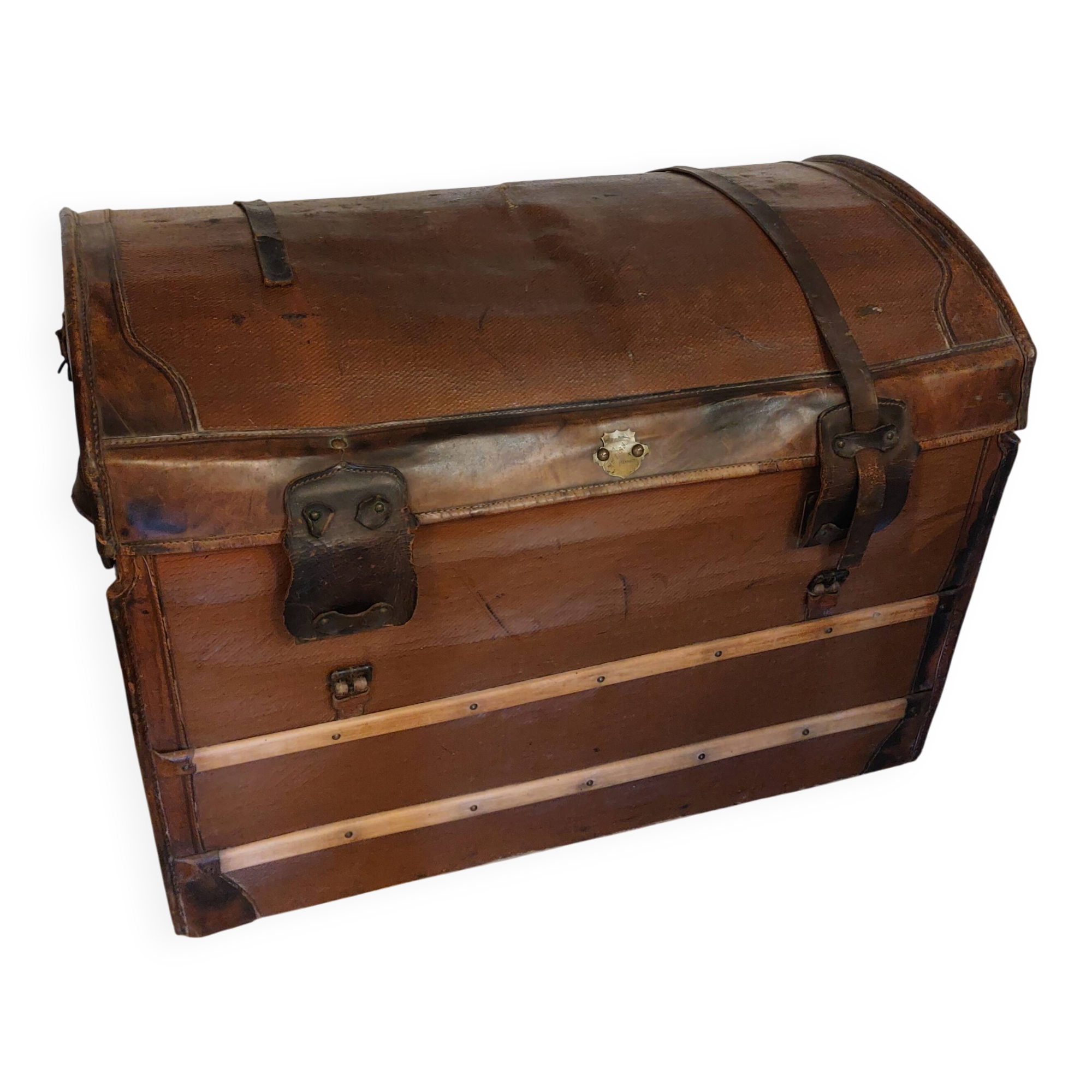 Semi-soft travel suitcase
