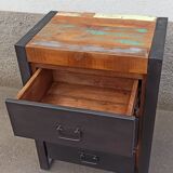 Petite commode en bois coloré et tiroirs en métal