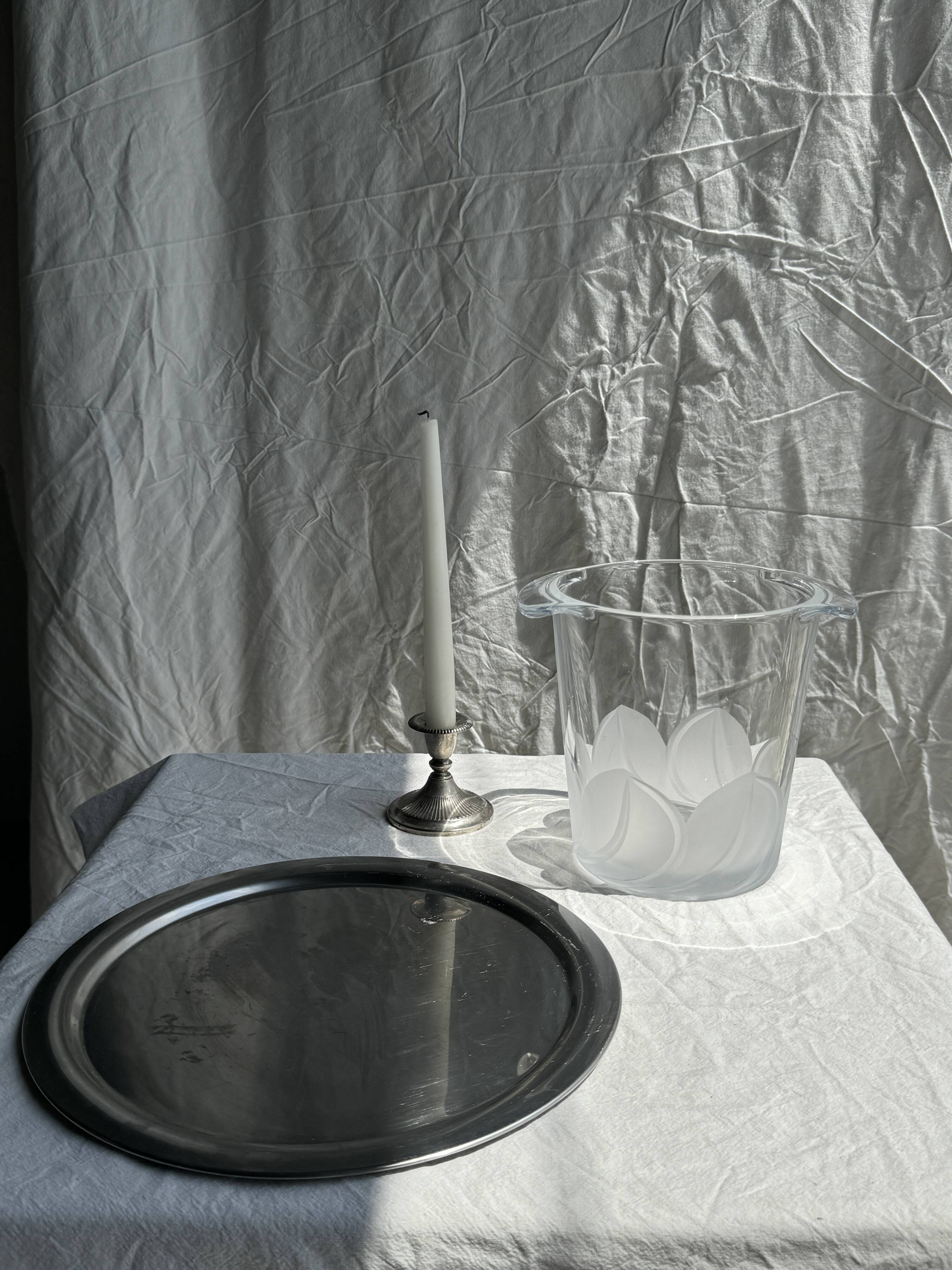 Avon Blason metal tray 1886 - 1976