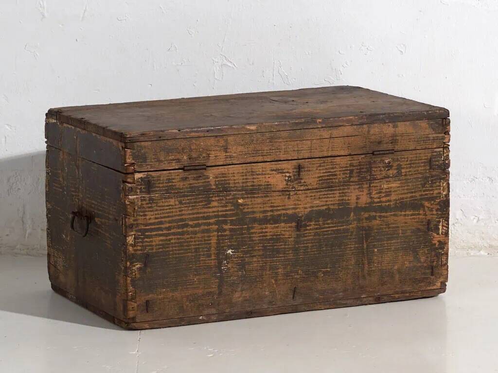 Antique chest with dark patina (Year 1906) #5