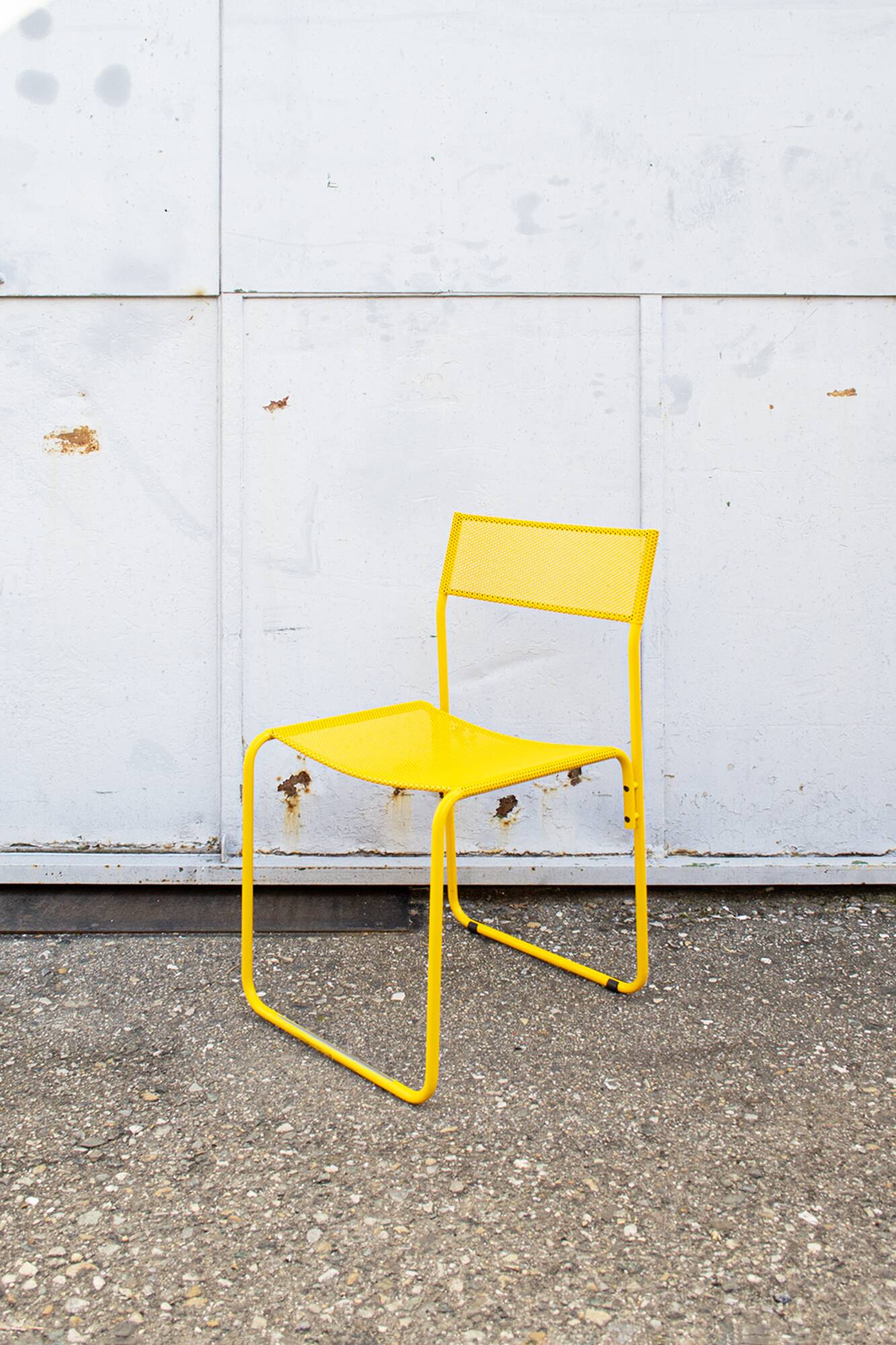 Chaises italiennes jaunes en métal perforé par Flyline, années 1970, lot de 4