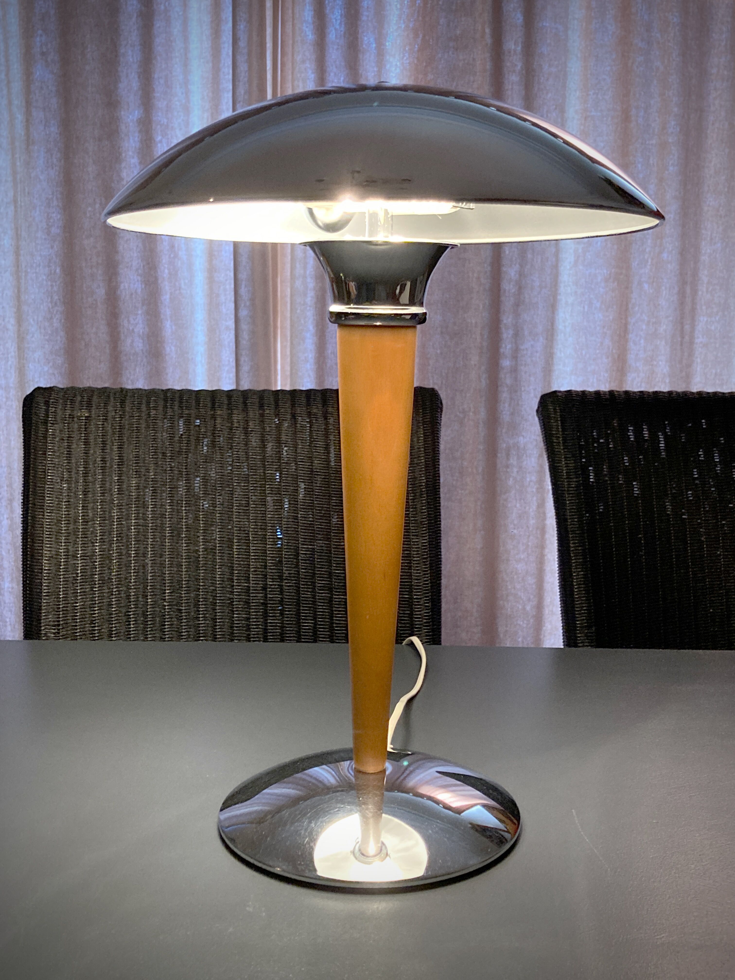 Desk lamp model Titan GB Geprüfte Sichereit