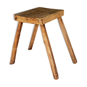 Tabouret brutaliste Art Populaire en bois brut