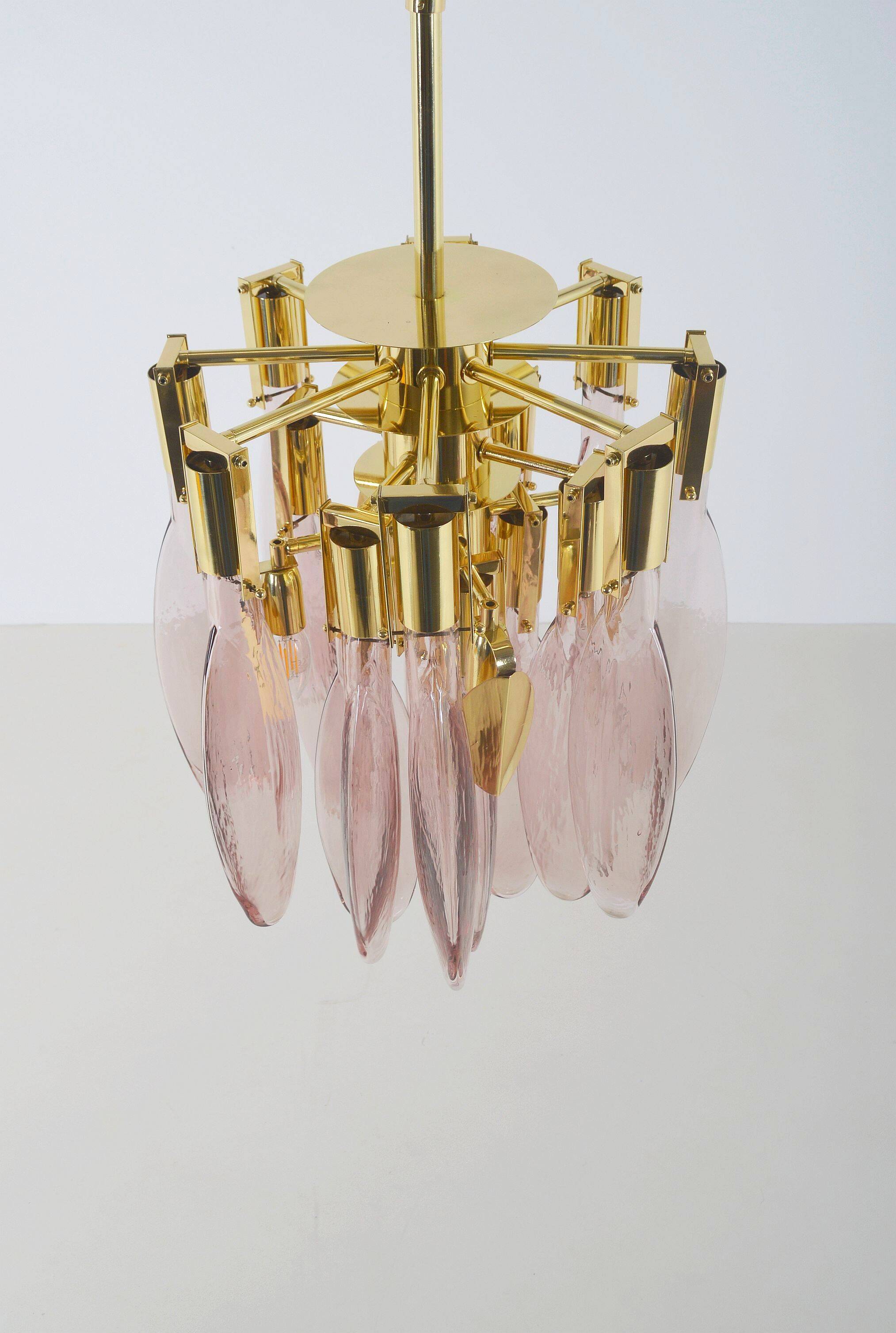 Italian chandelier in brass with tear-shaped Murano glass, 1970s